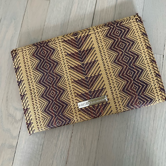 BCBG Generation Raffia/Woven Straw Envelope Bag - Picture 1 of 2